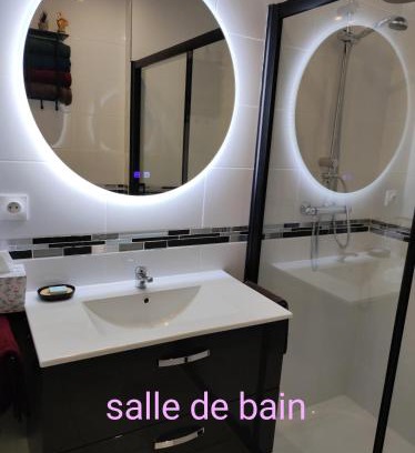 Bassin de Joinville en Champagne Apartment | John & Ghislaine