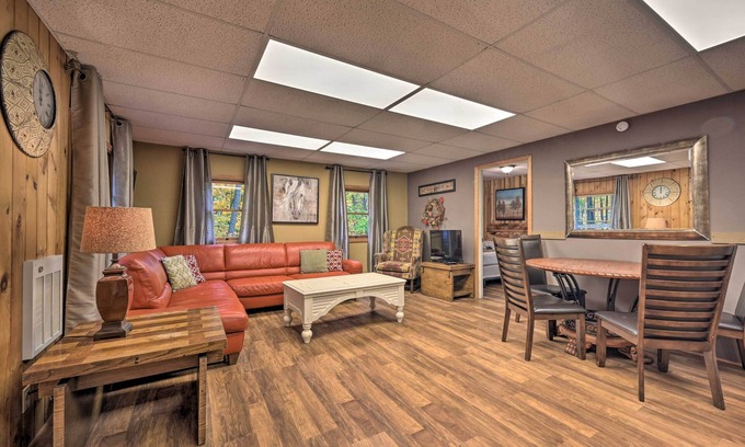 Huntingdon Apartment | ‘John Wayne' Apartment - Deck, BBQ, Horses On-Site