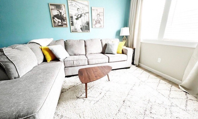 Custer Apartment | Johnny Cash "The Rambler" Suite on Main