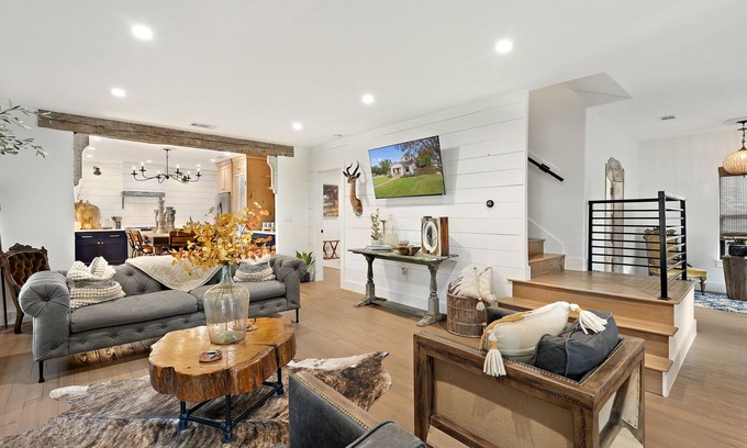 Johnson City House | johnson odiorne haus Near Wineries