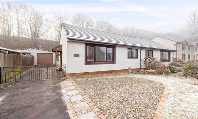 Pitlochry Apartment | JOIVY Beautiful House with Garden in Pitlochry