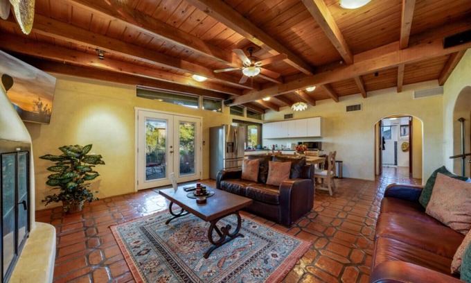 Tucson Apartment | Jojoba Studio (Ari) -