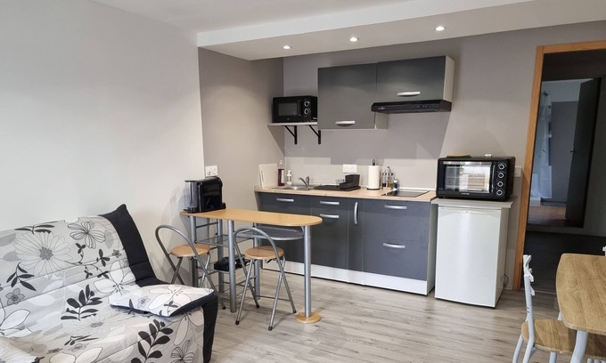 Entraigues-sur-la-Sorgue Apartment | Joli Appartement Pour 4 Personnes Avec Piscine