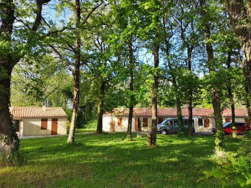 Mareuil-Sur-Lay-Dissais Resort | Joli Cottage Tiny en forêt au Village Vacances