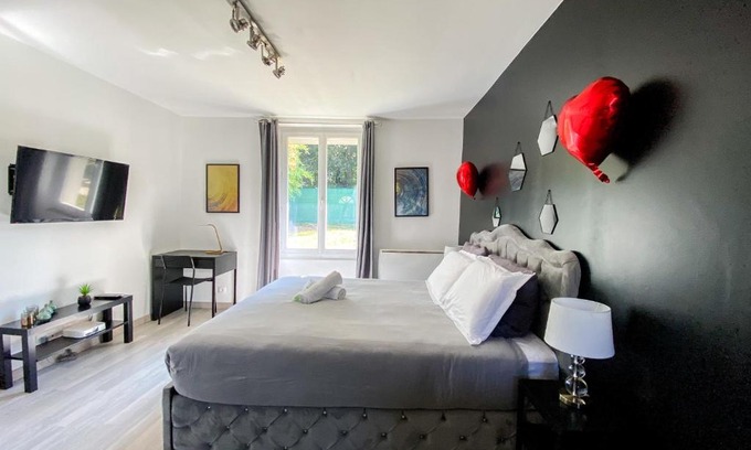 Bretigny-sur-Orge Apartment | Joli studio avec jardin - Gare RER C -proche PARIS