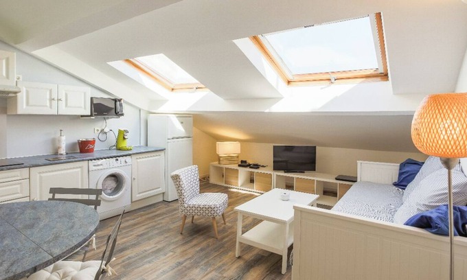 Liberation Apartment | Jolie 2 Pièces Mansarde en Plein Cœur de la Ville