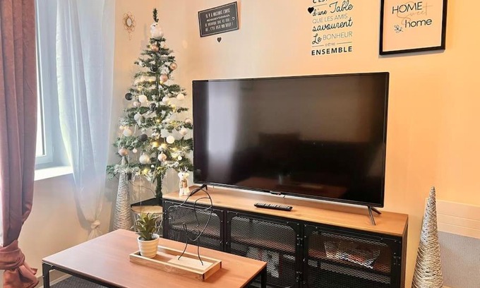 Ruelle-sur-Touvre House | Jolie maison 2 chambres - CLIM MOBILE - TV - Proche d un lac