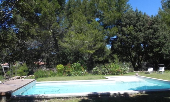 Rognes Villa | Jolie Maison au Calme sur Grand Terrain Arboré Proche Lubéron