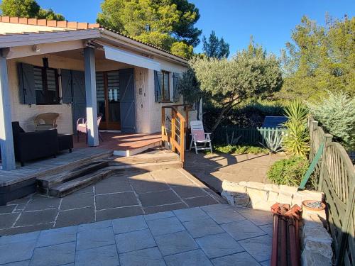 Le Castellet House | Jolie petite Maison, Clim, résidence avec piscine à 5mn circuit Paul Ricard