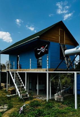 Tuzdybastau House | Jolly Roger's house