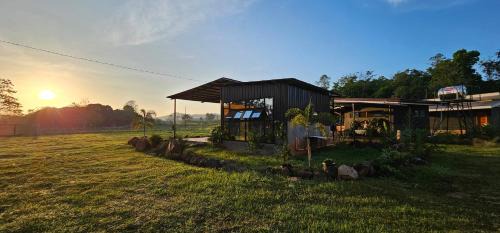 Manolo Fortich Bed & Breakfast | Jorge's Black Cabin