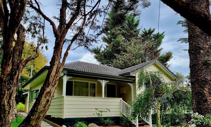Denmark Cottage | Joy Retreat: Stroll to town & river