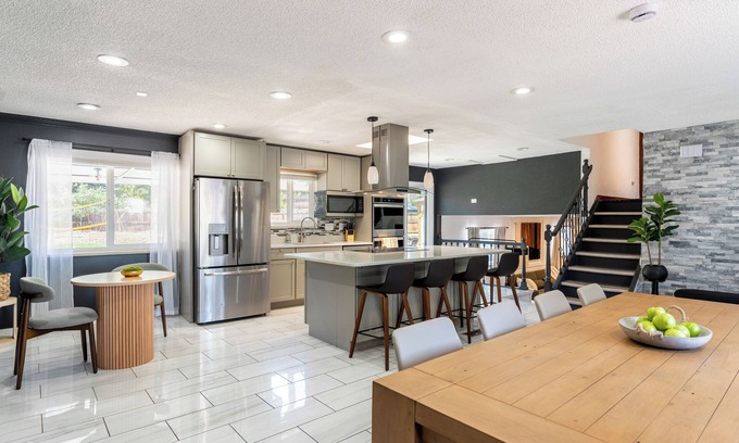 Ralston Valley House | JoyNest Retreat - Spacious 5BR, Epic Backyard, Family and Pet Friendly
