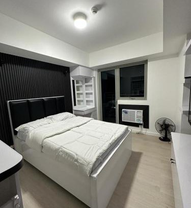 Angeles City Apartment | JPC Skyline Condo in Azure pampanga