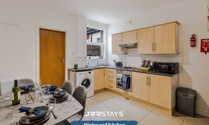 Stoke-on-Trent House | JRR Stays - Stoke on Trent - Hanley - ST4 with Parking