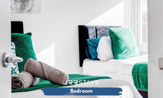 Tipton House | JRR Stays - West Midlands - Tipton - DY4 With Parking