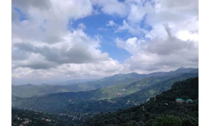 Shoghi Apartment | Jujurana-Spacious 2BHK:Valley Views, Balcony, Wifi