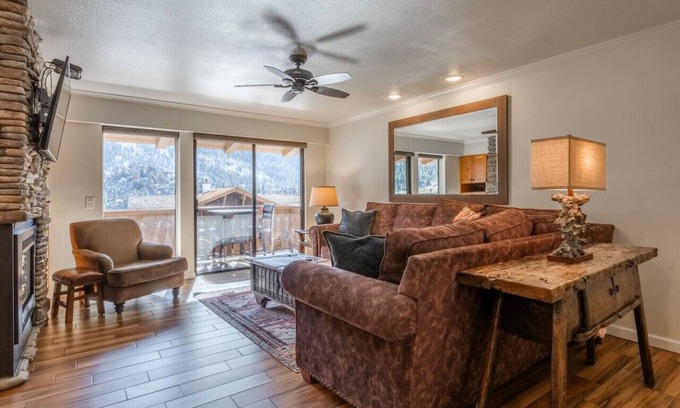 June Lake Condo | June Lake Beauty. 3 Bedrooms, 3 baths. Spacious