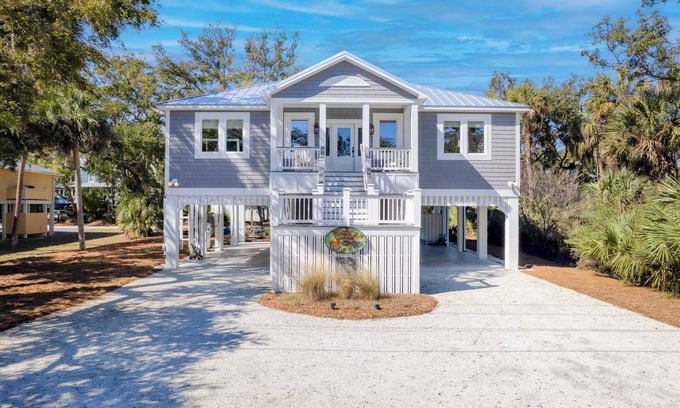 Edisto Island House | Jungle House/Pet Friendly/Luxury New Edisto Home