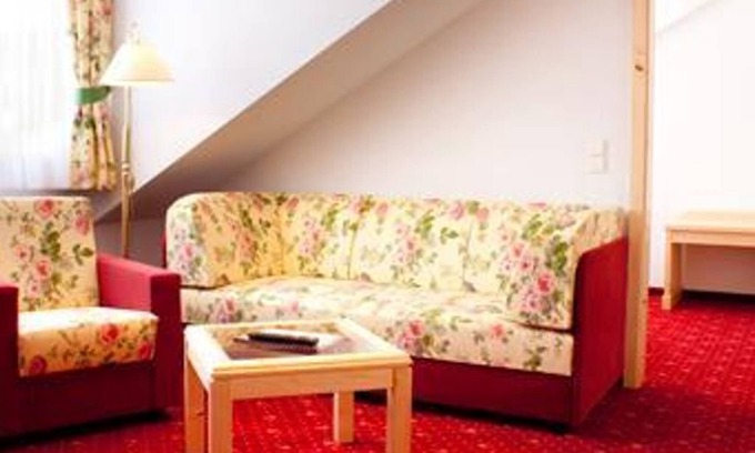Bad Schandau House | Junior suite "Schlossbergblick", bath, WC - Elbhotel Bad Schandau