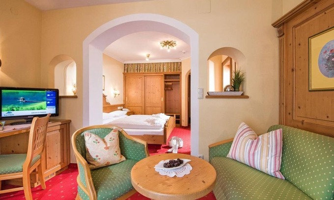 Dorfgastein Hotel | Juniorsuite "Gastein" with shower od. Bathroom, toilet - Römerhof, country hotel