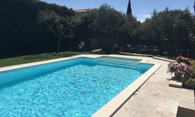 Chateaurenard Villa | Just 6 kms from St Rémy de Provence, charming Provencal villa for 6 Pers