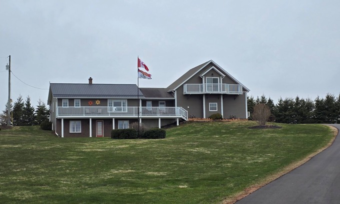 New Glasgow Apartment | Just minutes to National Park beaches, world famous golf courses and restaurants