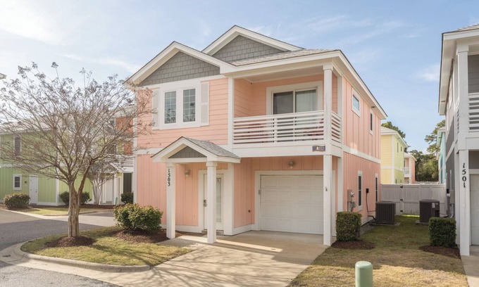 Bermuda Bay House | Just Peachy at Devonshire Place 3 Bedroom Home, 1 Mile to Beach Access