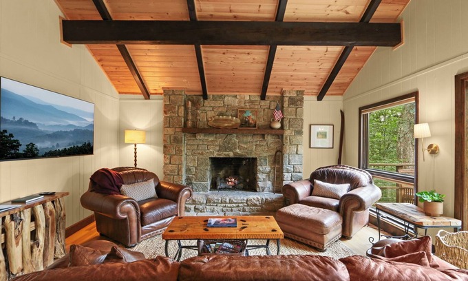 Beech Mountain Cabin | Just renovated cabin with firepit, pool table, 2 porches, & 3 mins to lift