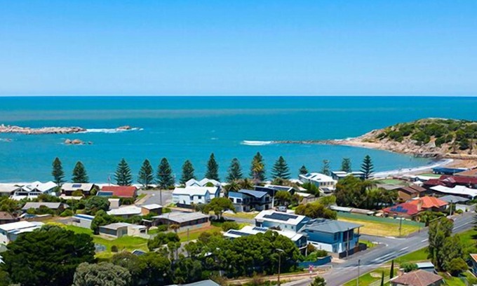 Port Elliot House | Just Renovated in the Heart of Pt Elliot