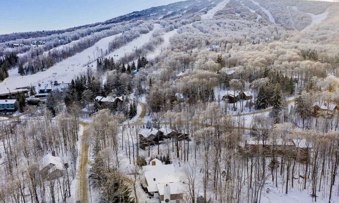 Stratton Mountain House | Just steps away from the Gondola and Village