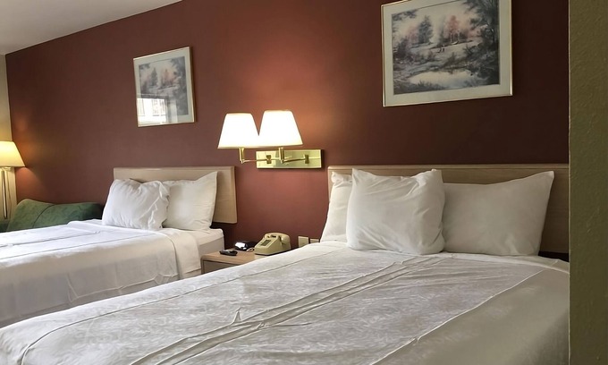 Cabot Resort | Just What You Were Looking For! Free Breakfast & Parking, Outdoor Pool