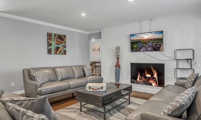 Central Oklahoma City House | JustLikeHome OKC-50th Street Luxury Stay for up to 14