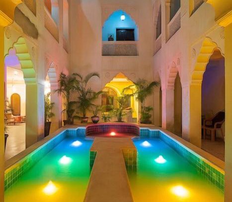 Paharganj Hotel | Jyoti Mahal A Heritage Hotel - 05 Mins from Railway Station & 2 Mins from Metro Station