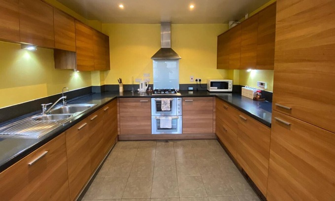 Reading House | K Suites - Spacious 4 BR House near City Centre