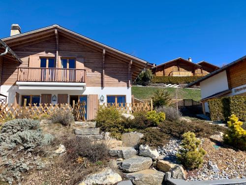 Lens Ski Chalet | K2 Chalet
