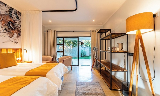 Victoria Falls Cabin | Kabakwe Guest Lodge