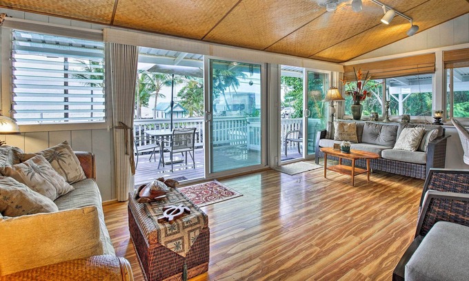 Kahaluu Bay Cottage | Kailua-Kona House w/ Deck & Ocean Views!