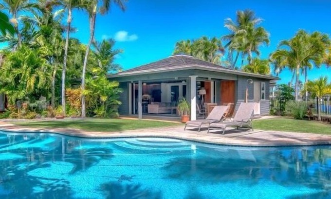 Kailua Cottage | Kailua Palms Guest House with Pool and Views! Parking and wi-fi included