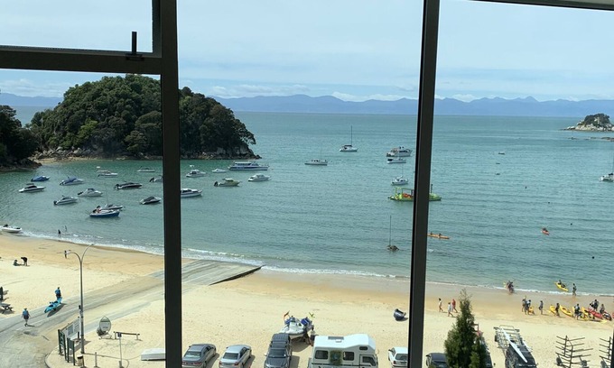 Ngaio Bay House | Kaiteriteri Retreat - The King Studio