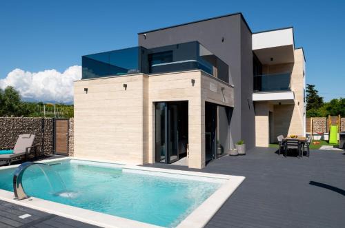 Razanac Villa | Kala