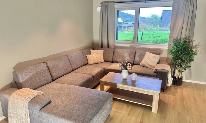 Tromso Apartment | Kaldfjord Aurora Apartments New. Parking. Nice neighborhood close to mountain