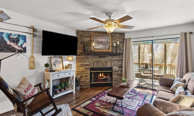 Table Rock Condo | KamAlot Kottage~Luxury Lakeview Condo~Pointe Royale Resort~Pools