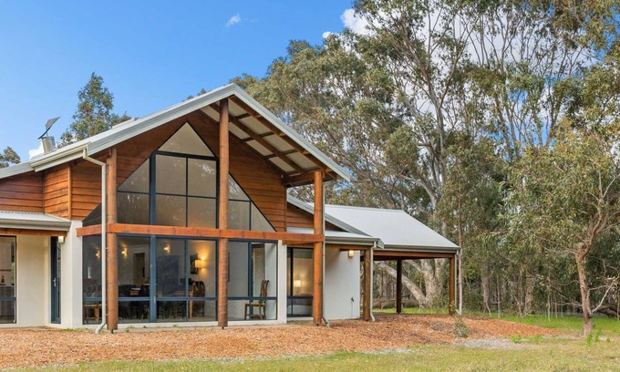 Margaret River House | Kangaroo Retreat - *10 acres, bush retreat, 3kms to Margaret River town centre*