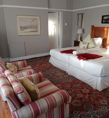 Port Elizabeth Central House | Kardinal guesthouse on 44 St Phillips street