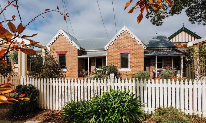 Central Mudgee Cottage | Kareela and Kialla Cottages A Charming Group Getaway