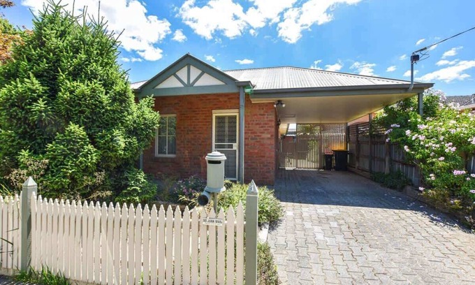 Myrtleford House | Karinya Cottage - Keep it simple, peaceful and cen