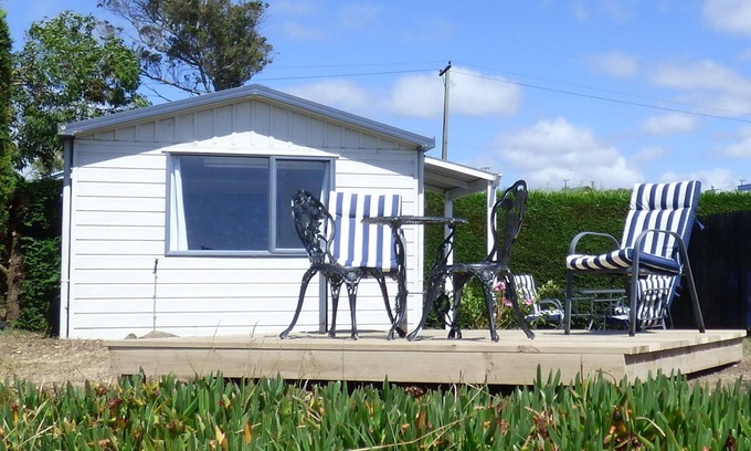 Karitane Apartment | Karitane absolute-seaside self-contained family holiday studio, 2 adults, 2 kids