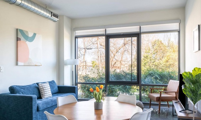 Del Ray Apartment | Kasa | Charming 2 BD + Fire Pit | Alexandria