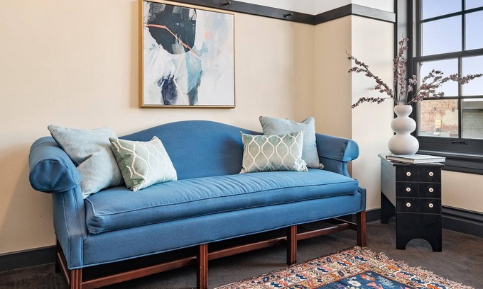 East Liberty Apartment | Kasa | Uniquely Designed Suite Near Carnegie Museum | The Maverick